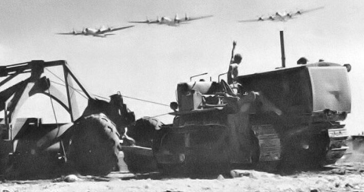 美國空軍 B-29 超級堡壘抵達北機場,1944年(公共領域)