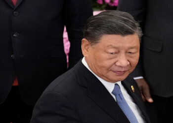 中共黨魁習近平近日圍繞着中國經濟問題忙得“團團轉”。經濟危機已經讓他中共黨魁的位子坐不穩了。（圖片來源：Suo Takekuma-Pool/Getty Images）