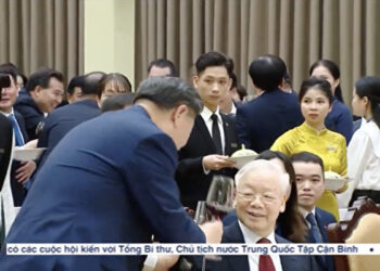 直路上的中國外交與內政 – 訪越, 金融維穩與全國監控_CN-2023-42【社會譽論】