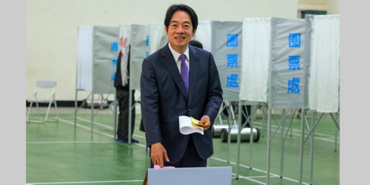 台灣大選結果揭曉! 賴清德當選台灣第16任總統。圖為賴清德在投票 (Photo by Annabelle Chih/Getty Images)