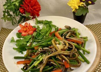 【梁廚美食】杜仲核桃豬腰湯/蒜苗炒黃鱔絲/藏紅花及女貞子的功效