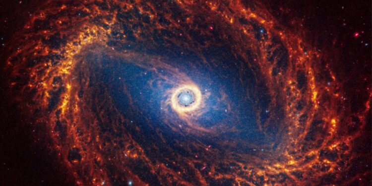 螺旋星系NGC 1512位於3000萬光年外的星座(NASA)