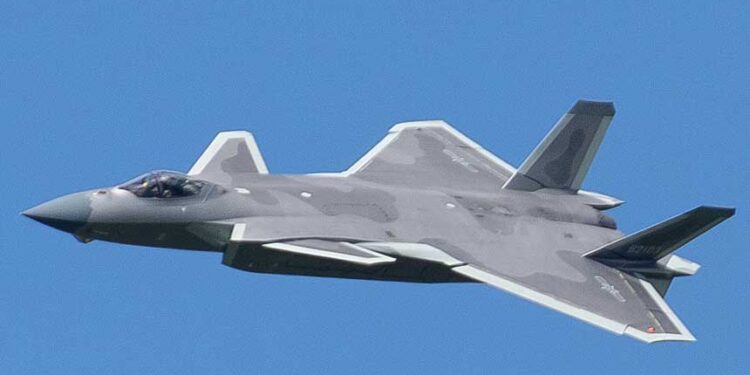 殲-20號稱是中共的第五代戰鬥機(圖片:N509FZ/維基,CC BY-SA 4.0)