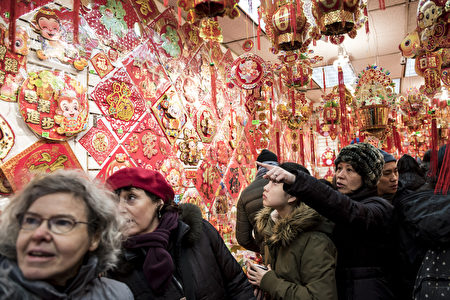 NEW YORK, NEW YORK -- FEBRUARY 8: Shoppers in a store in Chinatown in New York on February 8, 2016. New York celebrates the Chinese New Year. New York City public schools are closed for the first time to celebrate the Lunar New Year. (Photo by Andrew Renneisen/Getty Images)