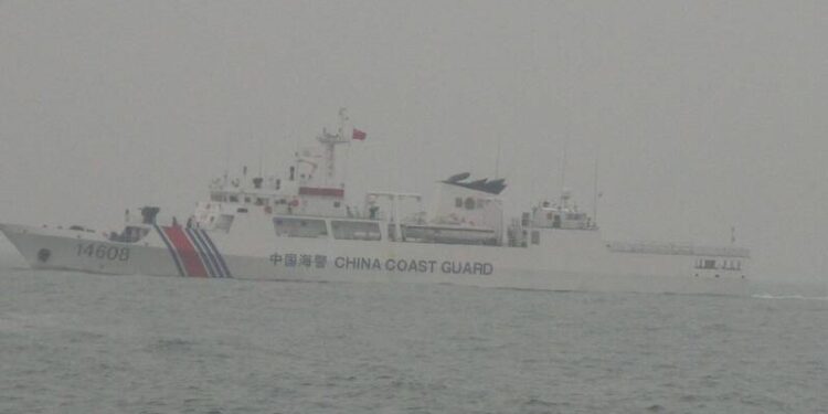 協助搜救反被騷擾,中共海警船「忘恩負義」遭台驅離(視頻截圖)