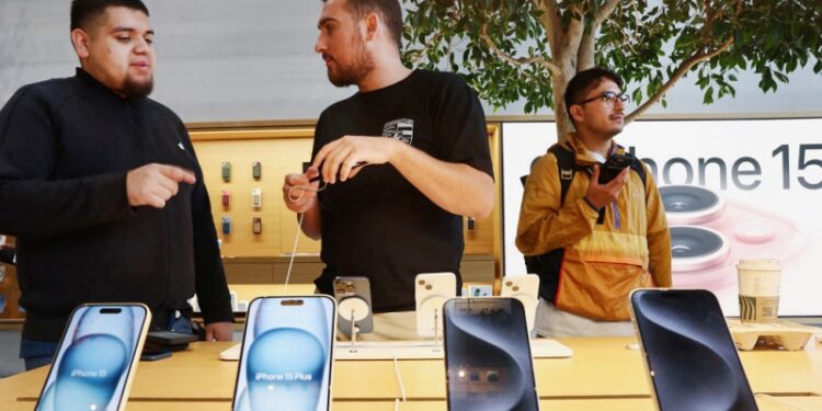 蘋果iPhone 15手機。(Getty Images)