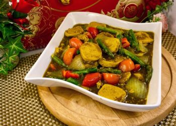 【梁廚美食】蠔豉淮山芡實野鴨湯/蜂蜜止咳勝抗生素/咖喱洋蔥蘆筍素雞片