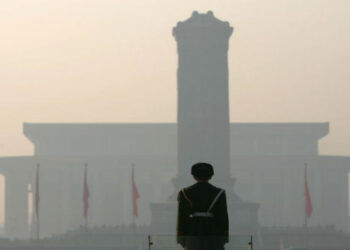 中共人大令投資者失望 習冒險走鋼絲 下層官員手足所措