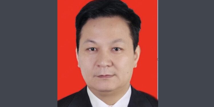 陝西韓城原市委書記褚錦鋒陞官心切,被騙子騙走550萬。(百度百科)