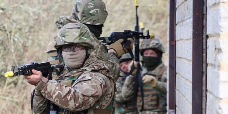 俄烏戰爭前線的烏克蘭軍人(圖片:烏軍X平台)