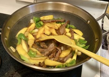 【梁廚美食】蝦醬通菜炒花枝片/芒果炒牛柳條/節氣:谷雨