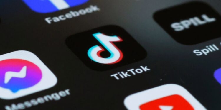 歐盟周一宣布,將對TikTok新版Lite展開調查,包括考慮自周四開始暫停看影片賺點數獎勵方案。(圖片來源:Getty Images)