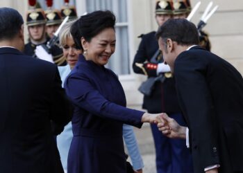 港媒奉命放風？彭麗媛風頭蓋過習 姚誠爆彭軍裝視察照時間地點