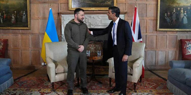 只要烏克蘭需要,英國每年將給予30億英鎊軍事援助。 (圖片: Carl Court/Getty Images)