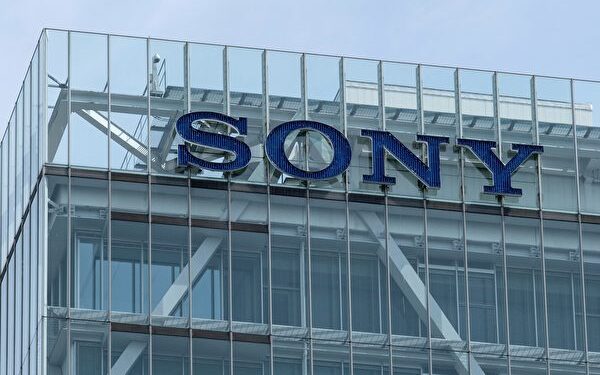 The Sony logo is displayed at the company's headquarters in Tokyo on April 28, 2021. (Photo by Yuki IWAMURA / AFP) (Photo by YUKI IWAMURA/AFP via Getty Images)