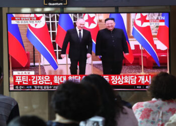 習冷眼旁觀普京與金正恩在自家門口「秀恩愛」