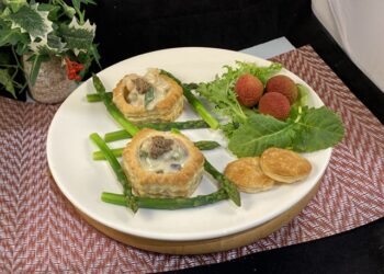 【梁廚美食】白松露醬蘑菇蝦忌廉汁酥盒/龍蝦南瓜忌廉湯
