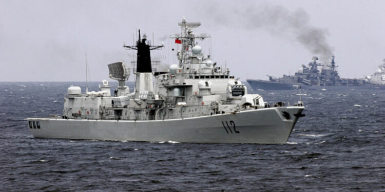 圖為中共軍艦。(圖片來源:China Photos/Getty Images)