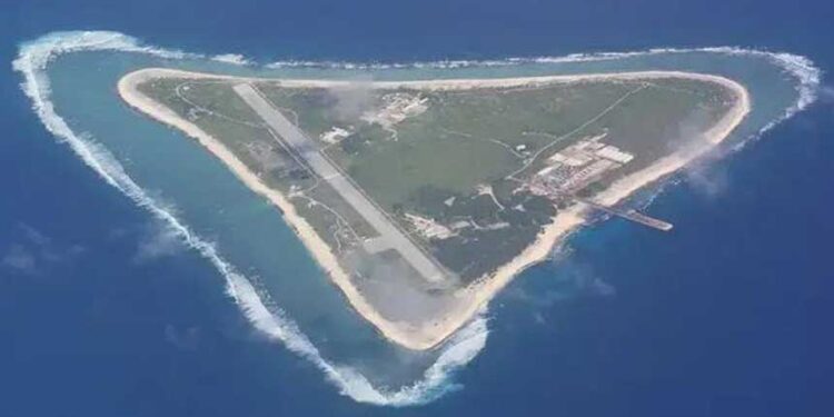日本防衛省計畫在距離東京1,800多公里的南鳥島建設一個“訓練用靶場”。圖:翻攝自百度