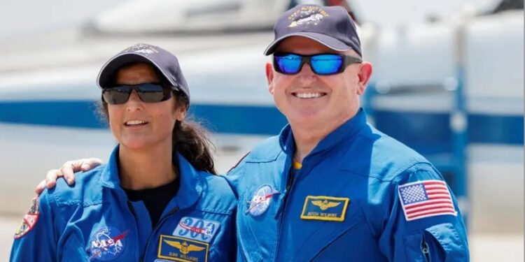 因故滯留太空站的兩位美國宇航員威廉斯(Sunita Suni Williams)和威爾莫(Barry Butch Wilmore)(圖:路透社)