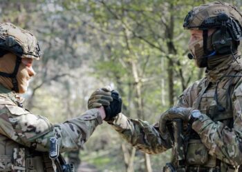 【俄烏戰爭】烏海軍摧毀馬里烏波爾俄軍彈藥庫 庫爾斯克俄軍缺乏補給投降 澤連斯基稱勝利計畫的軍事方案已完成 美國受烏戰啟發對抗中共軍艦利器曝光