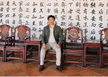 從一位叛逆左派青年 成為祥和的畫廊協會經理