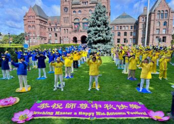 全世界大法弟子恭祝師尊中秋快樂 多倫多大法小弟子謝師恩