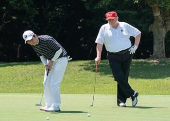 快訊: 川普再遇暗殺？特勤局連續開火 FBI: 明顯企圖暗殺 58歲嫌犯逃逸後被捕