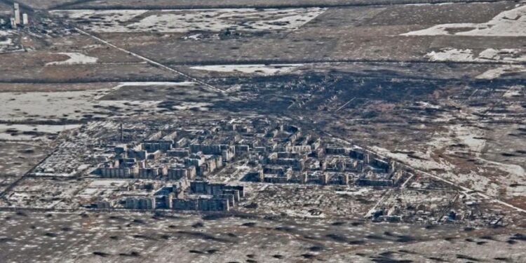 烏軍撤出已被炸成廢墟的烏赫萊達爾(WarTranslated (Dmitri)X平台圖片)