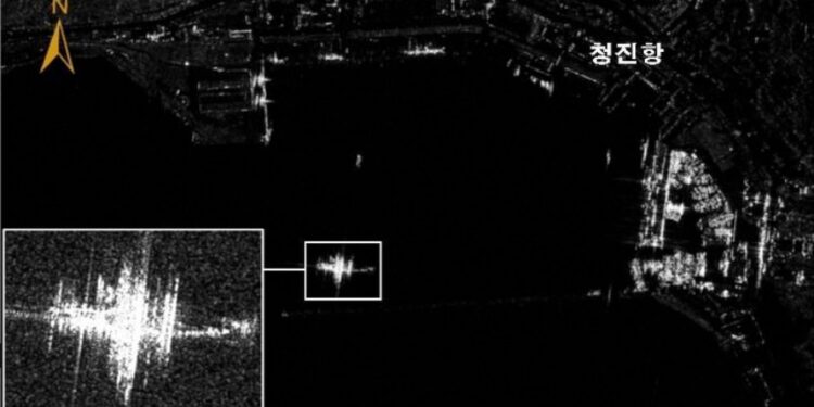 南韓衛星拍攝到,俄羅斯派登陸艦從朝鮮清津至俄國海參崴運輸1500名朝鮮援兵。(圖:大韓民國國家情報院)