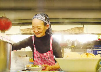 85歲婆婆幫到人我心甘情願【姐姐講故事】