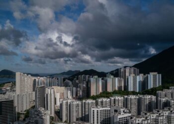 【香港要聞】好嚇人！財赤超千億港元；華語天后李玟墓地近況曝光 歌迷心痛；曾抗議京官到訪 他被控煽動