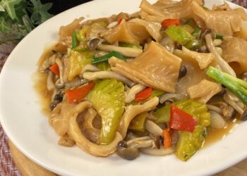【梁廚美食】苦瓜蟹味菇炒黃魚肚花膠/川貝桃膠燉木瓜/白菜乾南北杏鴨腎蜜棗湯