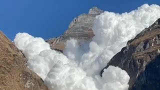 【社會譽論】 盤點中共末日諸多亂象(一)   亂象湧現如雪山磞塌前掉下的雪球, 社會上的恐佈襲擊被美化成報復社會和張獻忠事件, 其他亂象如大媽反覆用車碾壓殺人, 褓姆虐兒, 毒氣洩漏當無事, 放養野生老鼠作食用，管它桌上成了鴨肉或兔肉！