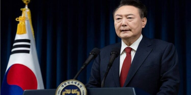 12月12日,韓國總統尹錫悅發表公開講話,詳細解釋了他此前宣布緊急戒嚴的主要原因是在野黨領導的國會惡意癱瘓國政。此次戒嚴的目的之一就是查選舉舞弊。同時,他還提及中共間諜對國安的威脅等。(圖:路透社)
