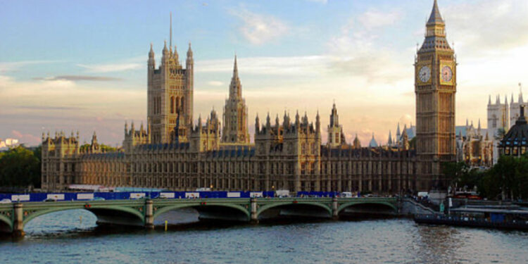 圖中為英國議會大廈(圖片來源:維基百科圖片)。