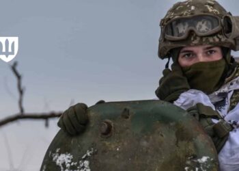 【俄烏戰爭】俄軍空襲扎波羅熱造成至少13人死亡數十人傷 烏軍夜襲俄油庫釀大火 俄軍師長據稱在庫爾斯克陣亡 烏軍精準打擊俄烏東指揮所 澤連斯基將參加拉姆施泰因會議 布林肯再次強調中朝推動俄烏戰爭