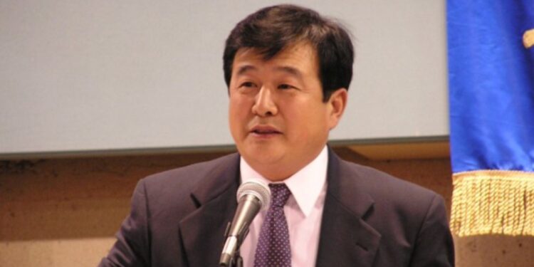 法輪功創始人李洪志先生於2004年2月28日蒞臨洛杉磯召開的美西法會。(圖:麗莎/大紀元)