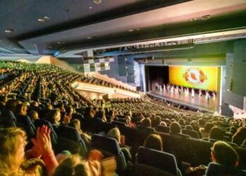 神韻英國首演爆滿 伯明翰業界領袖倍受鼓舞