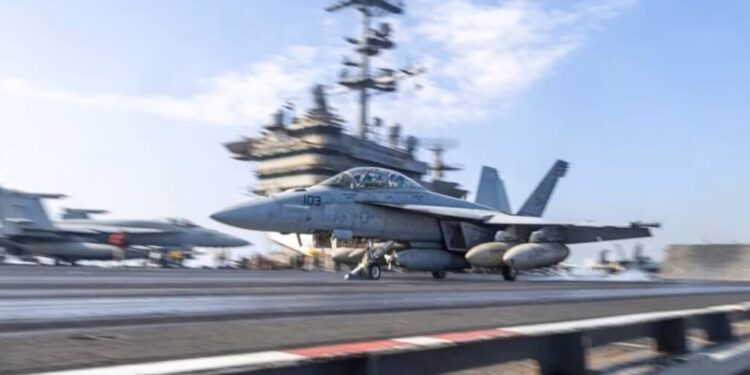 美軍出動戰機對索馬里境內的伊斯蘭國成員進行精準空襲。(圖:U.S. Africa Command (AFRICOM) Public Affairs/Handout via 路透社)