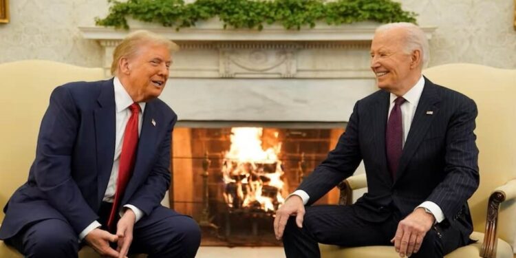 美國民主黨籍總統拜登(右)2024年11月13日在白宮會見共和黨籍總統當選人川普(左)。(圖:路透社)