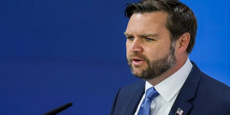 2025年2月14日,美國副總統萬斯(JD Vance)在德國慕尼黑舉行的慕尼黑安全會議 (MSC) 上發表演講。(圖:路透社)