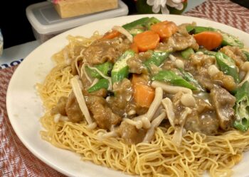 【梁廚美食】素菜秋葵撈麵/春分時節/竹笙羊肚菌湯