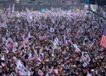 韓國首爾逾10萬人大型集會 反對彈劾總統尹錫悅