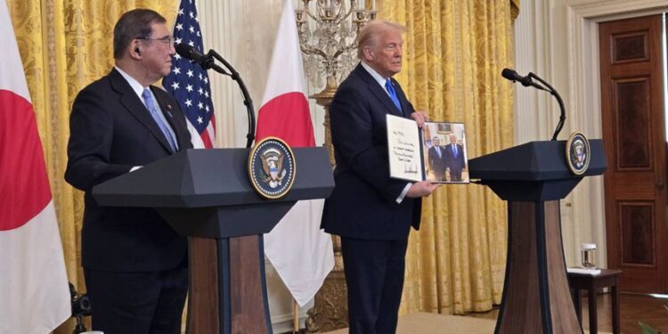 圖為2025年2月7日,美國總統川普和到訪華府的日本首相石破茂舉行共同記者會。(圖:石破茂X平台圖片)