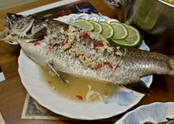 【梁廚美食】泰式檸檬蒸鱸魚/桶窯雞/繼續講台灣美食