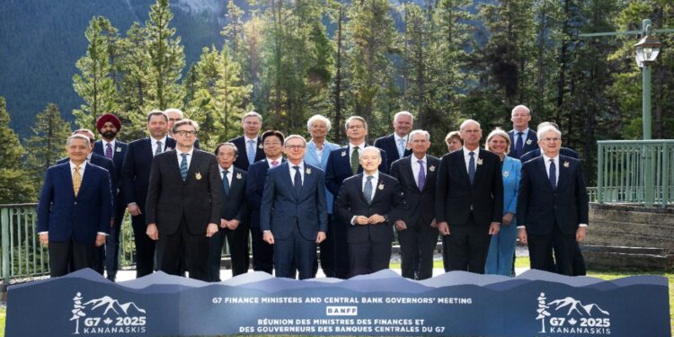圖為G7財長會議在加拿大班夫舉行並發佈公報。（圖：路透社）