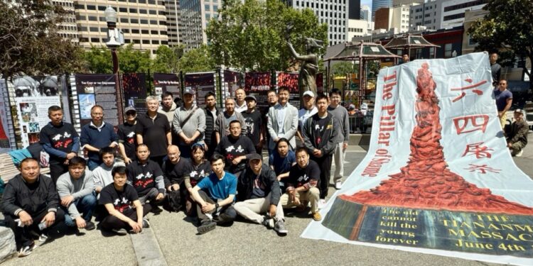 參加活動的民主人士、志願者大合影(艾琳 /希望之聲)