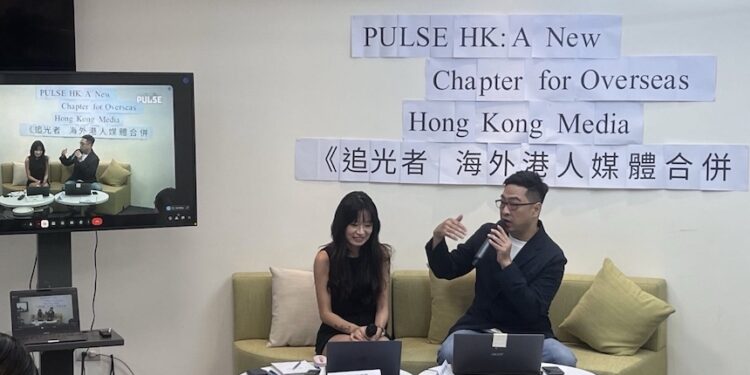 由離散香港媒體人聯合組建的《追光者》於8月1日宣布成立,圖中為創辦人梁嘉麗和李家聰在新聞發佈會上(視頻截圖)