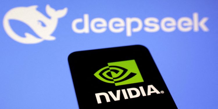 DeepSeek 與輝達圖標。(圖片來源:REUTERS/Dado Ruvic)